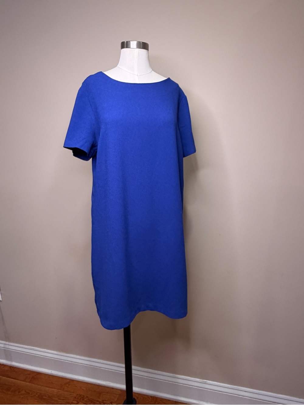 Bobeau Cobalt Blue Minimalist Open Back Shift Mini Dress Size M